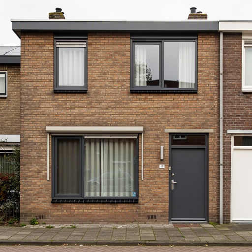 Rijtjeswoning in Schipluiden met antraciet kunststof kozijnen en bijpassende voordeur