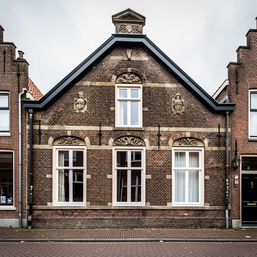 Moderne jaren '30 twee-onder-een-kapwoning in Wateringen met nieuwe antraciet kunststof kozijnen